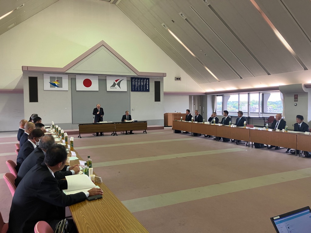 挨拶する市長