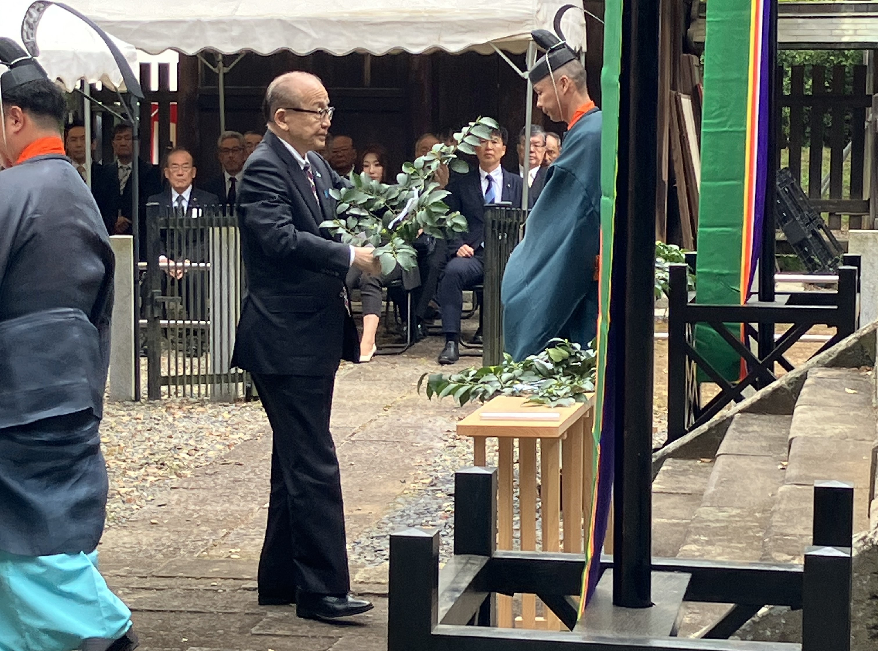 小御門神社春季例祭に出席する市長