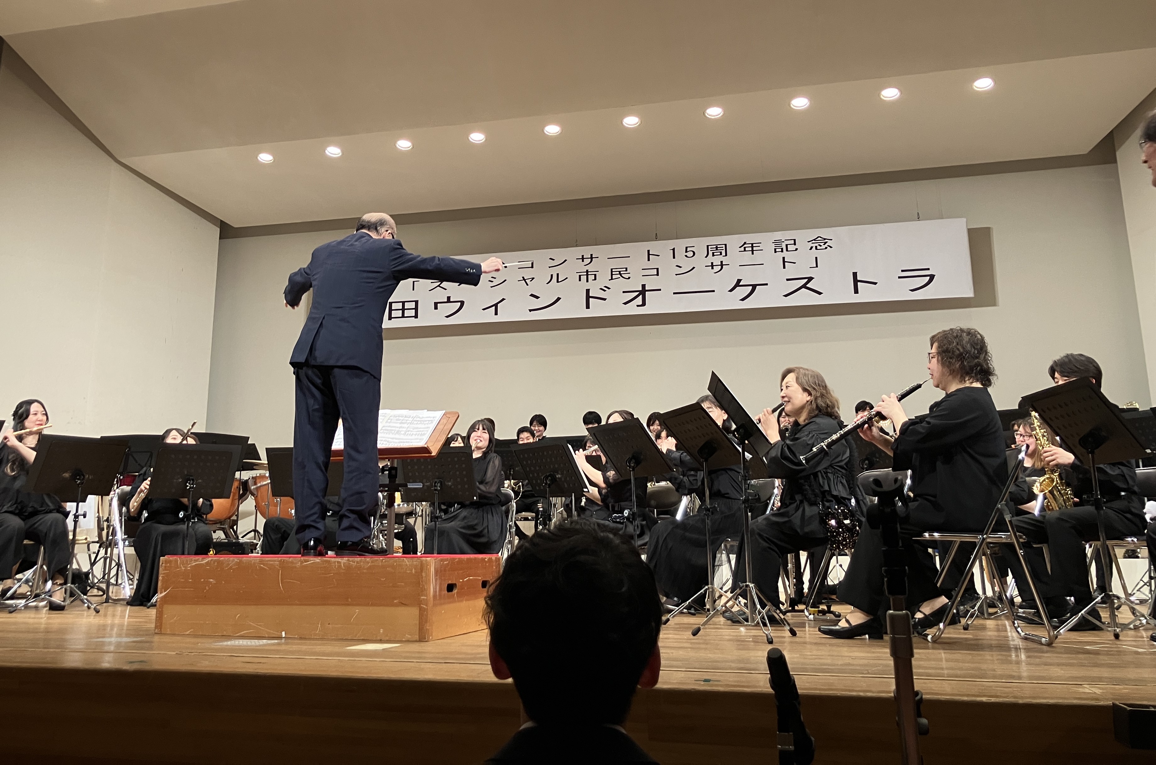 指揮者体験に参加する市長