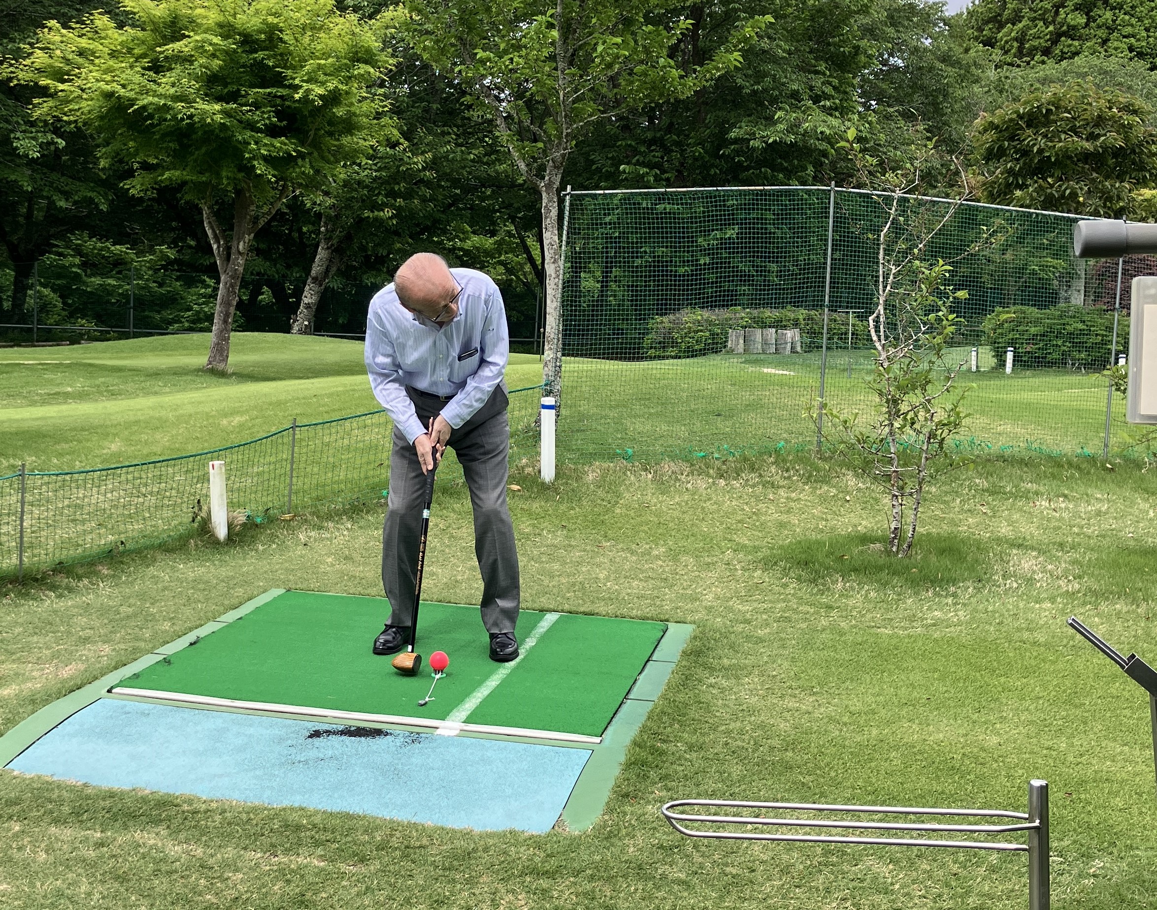 始球式に臨む市長