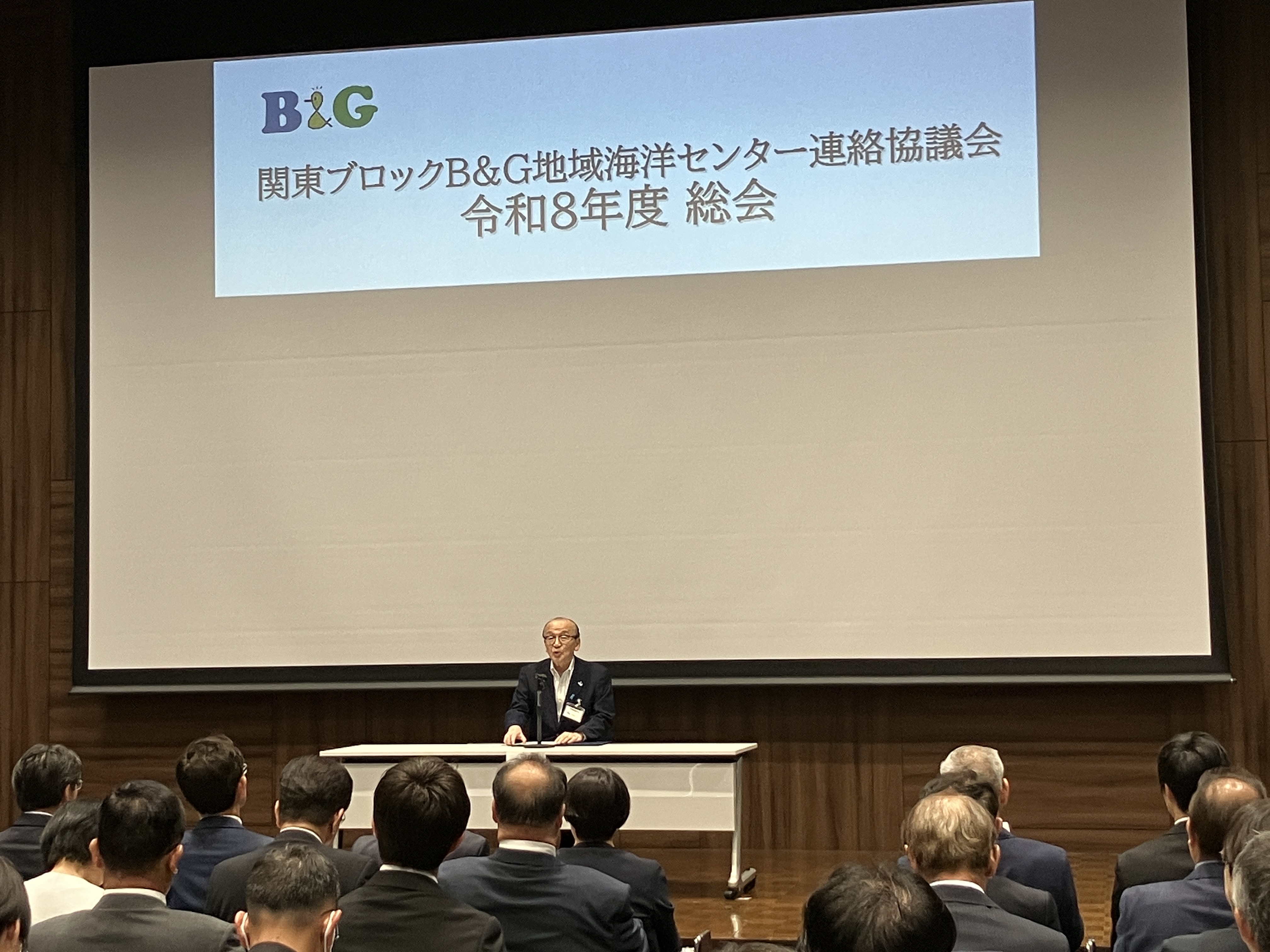 議事進行を行う市長