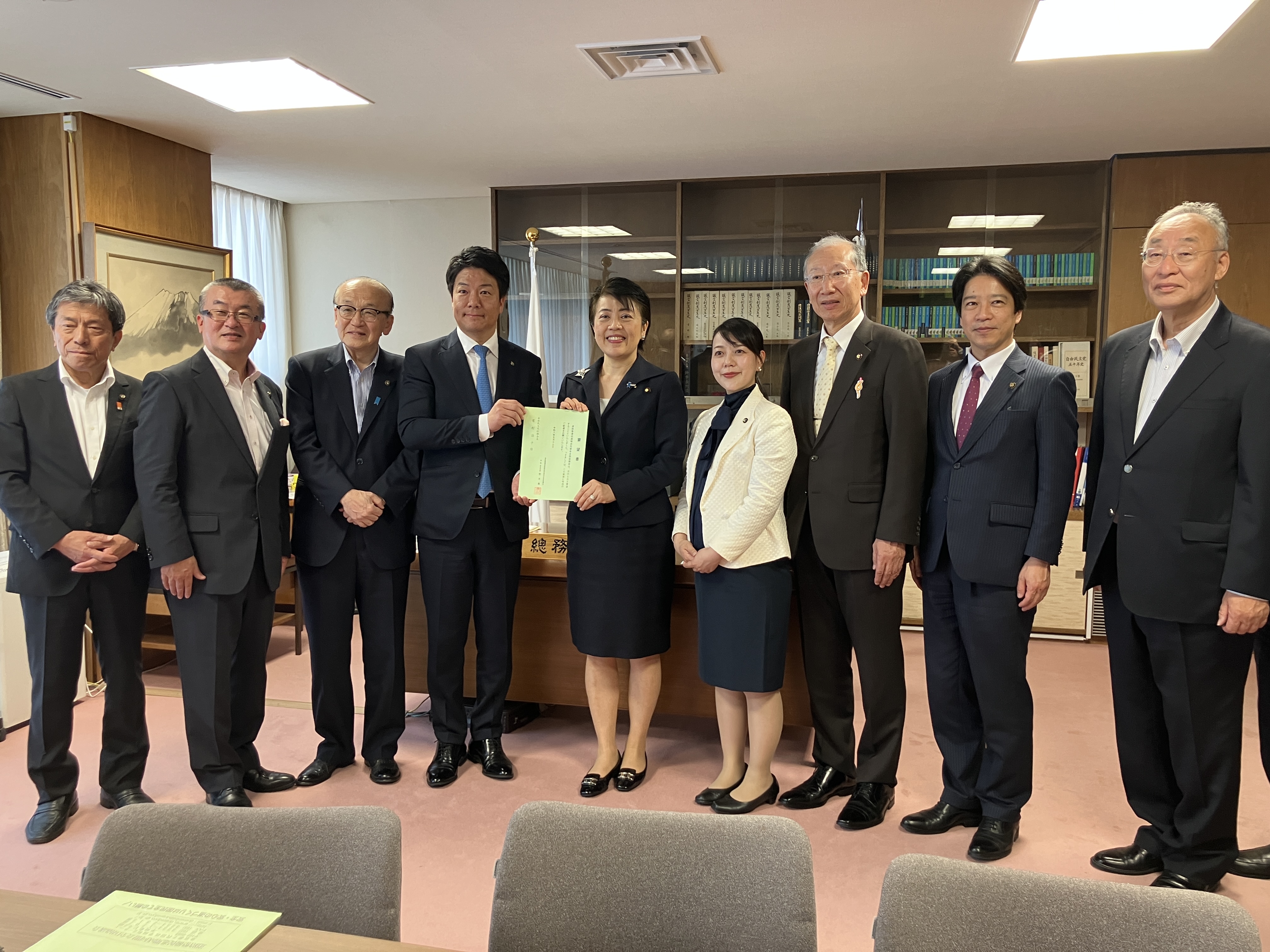 有村総務会長に要望する市長