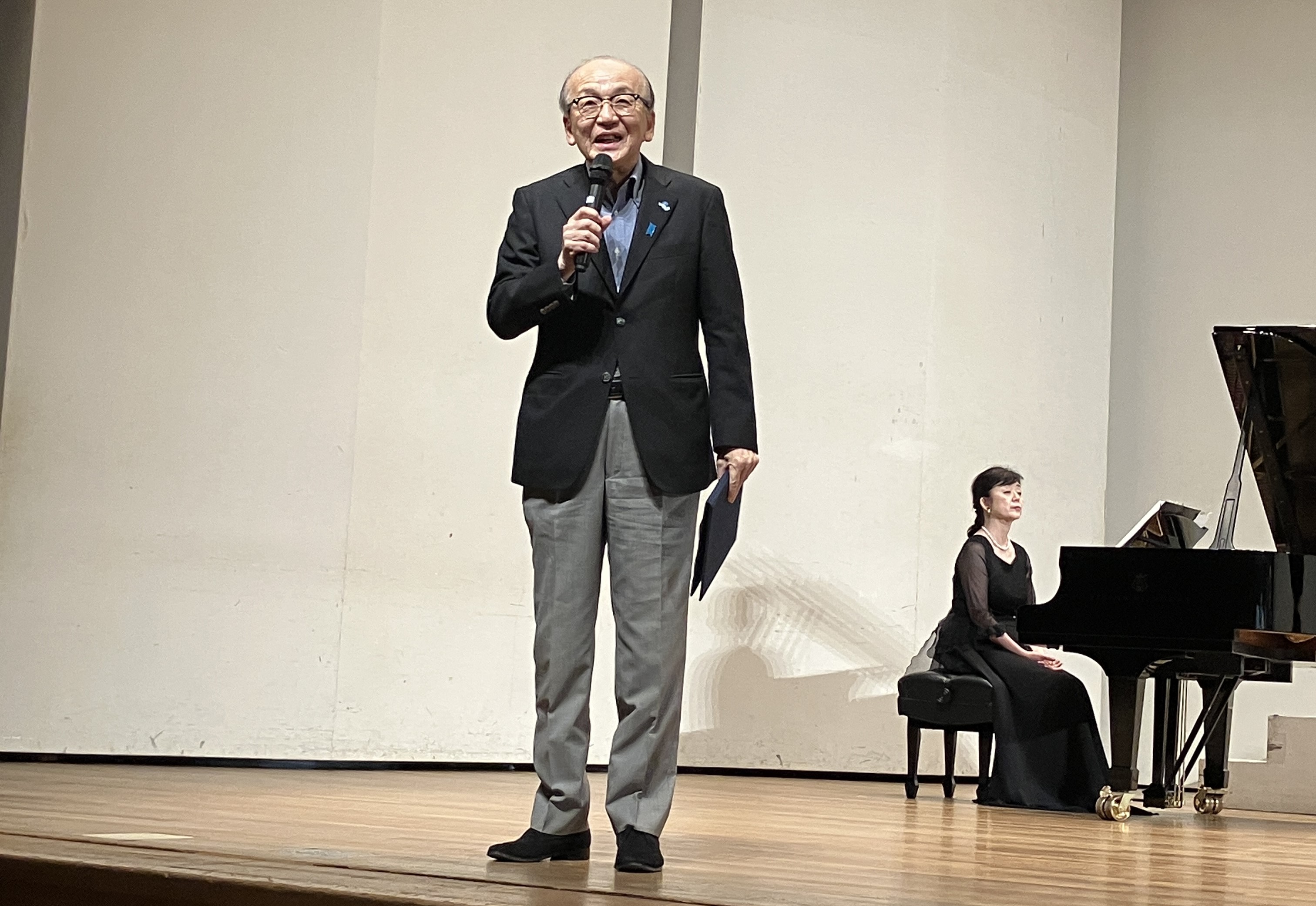 挨拶する市長