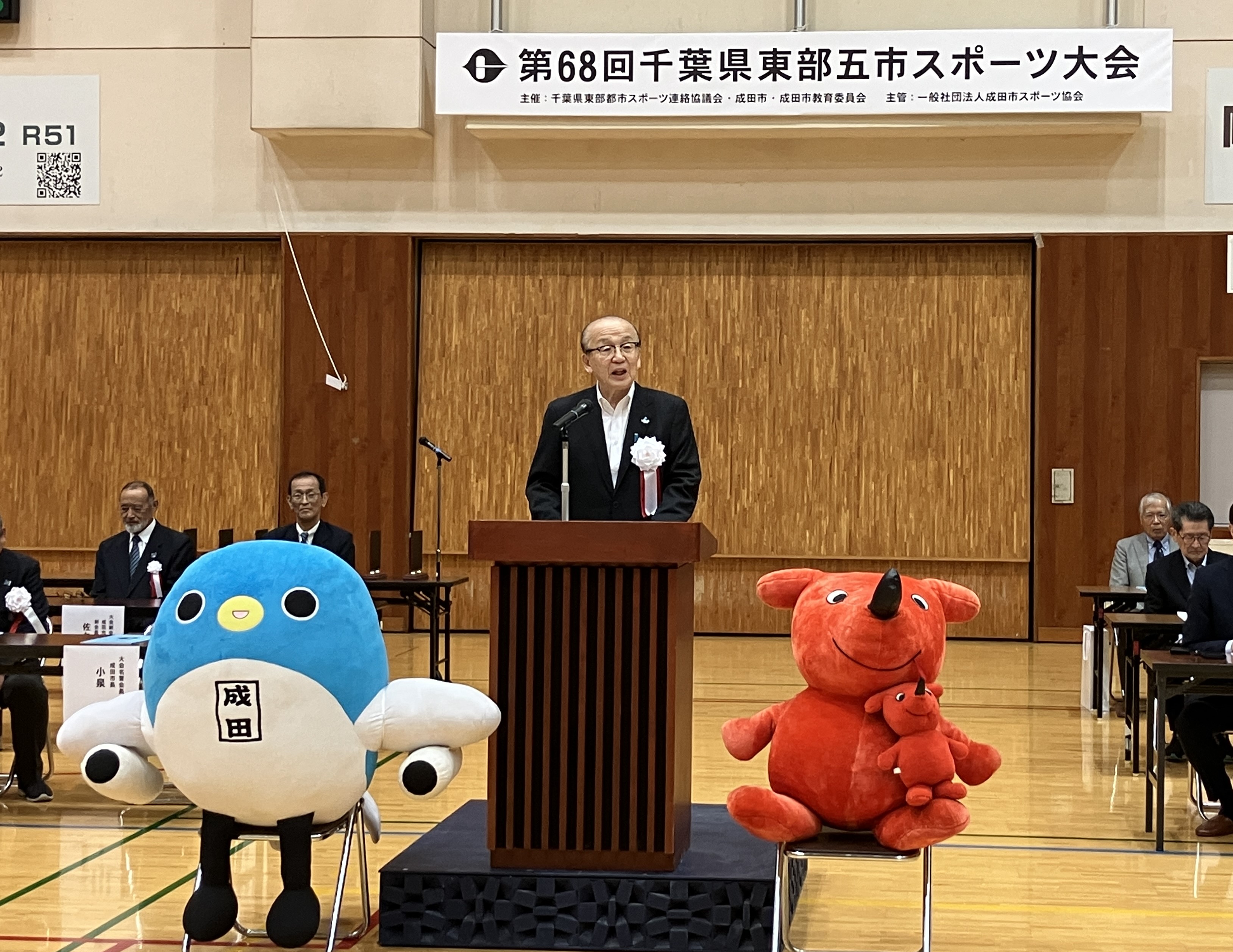 挨拶する市長