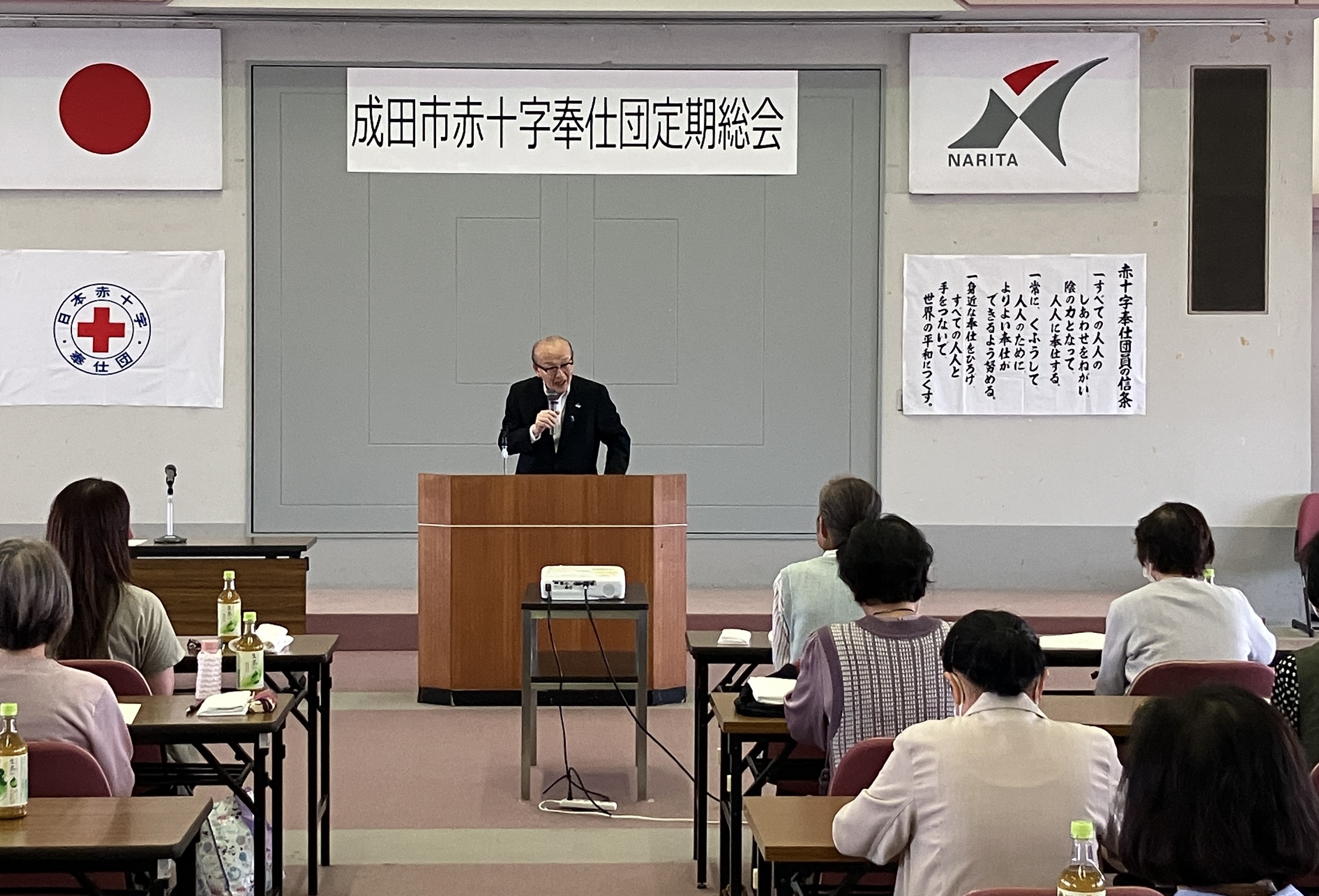 挨拶する市長