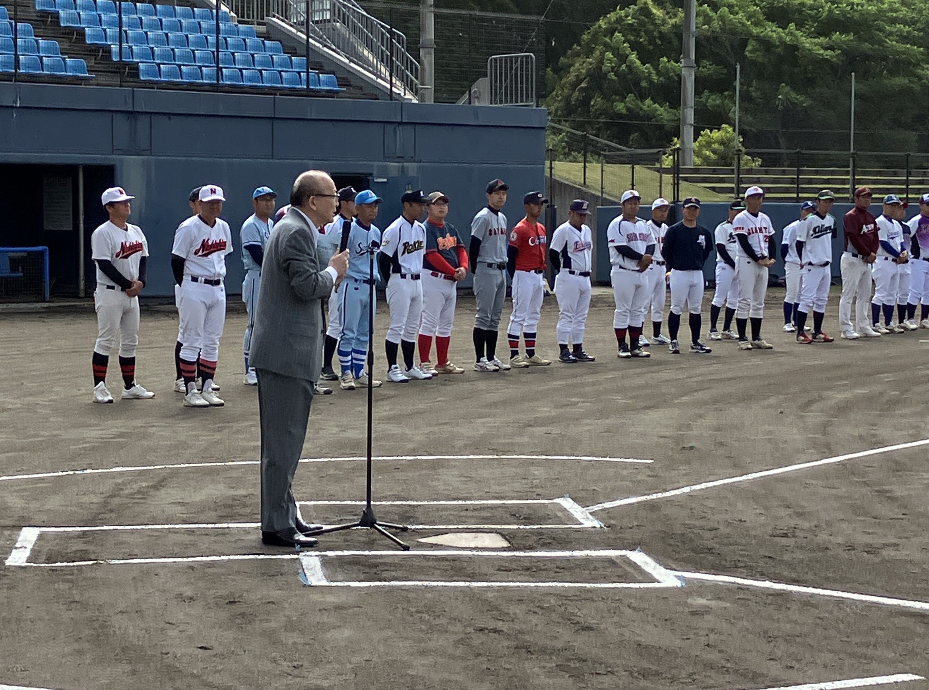 挨拶する市長
