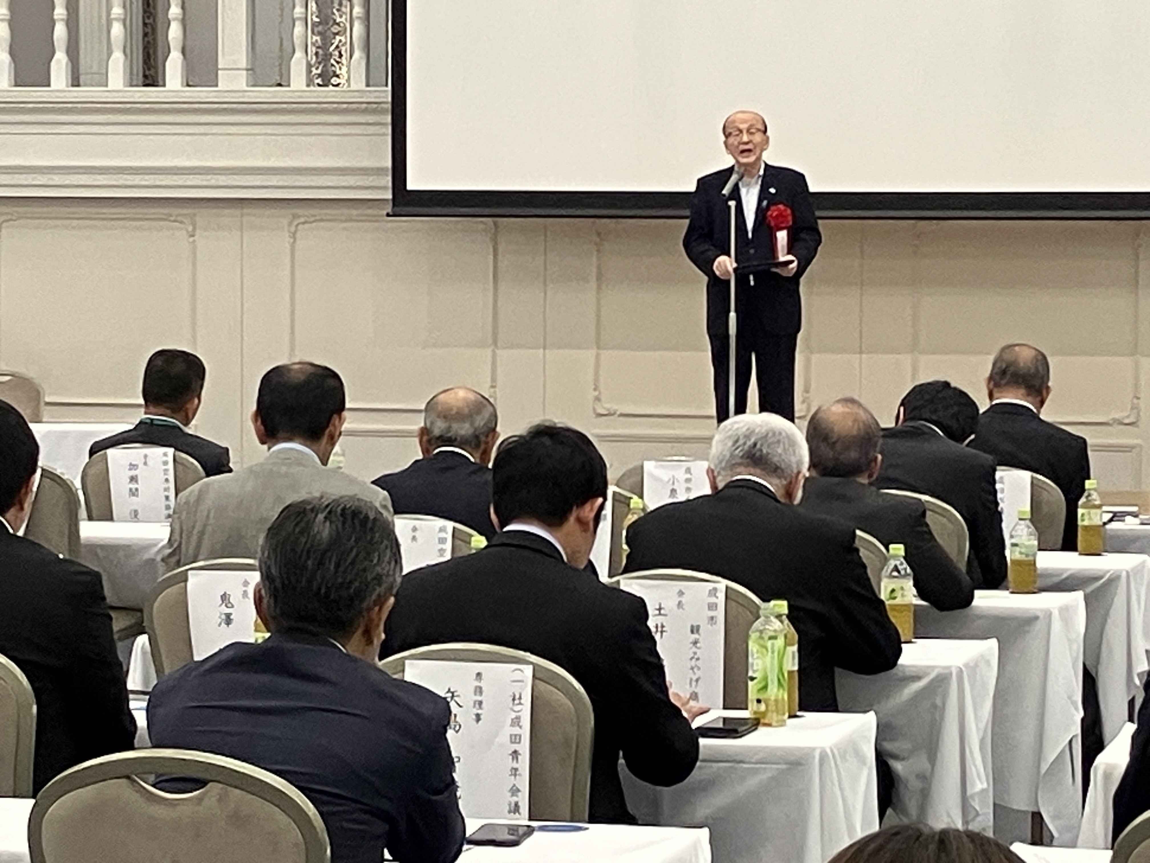 挨拶する市長