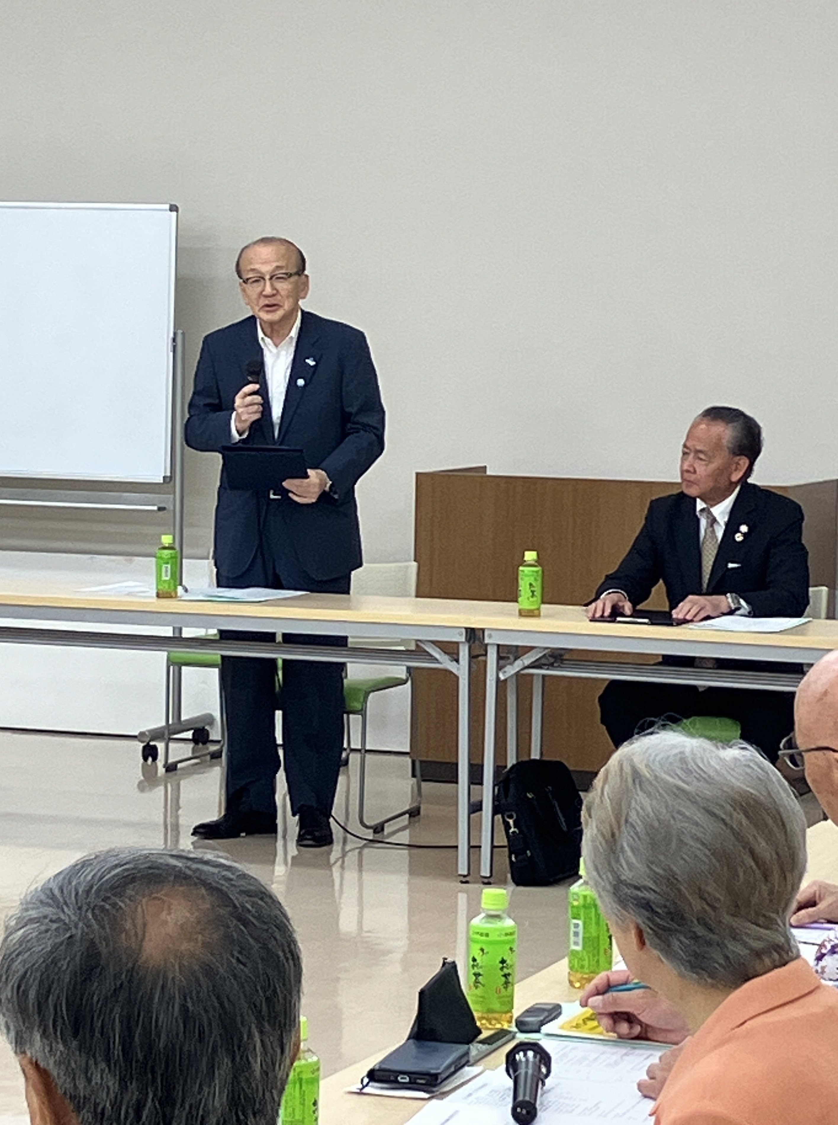 挨拶する市長