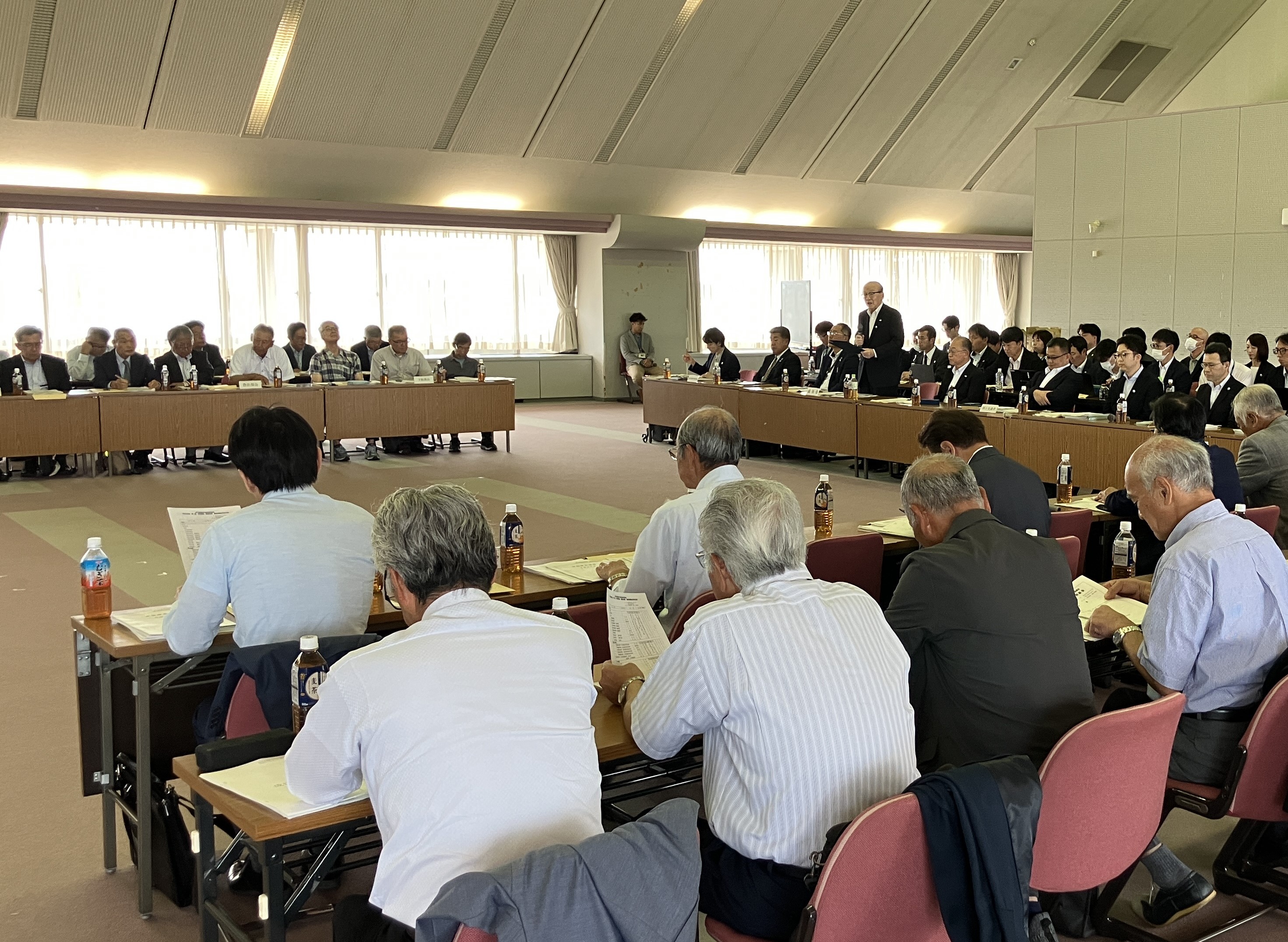 挨拶する市長