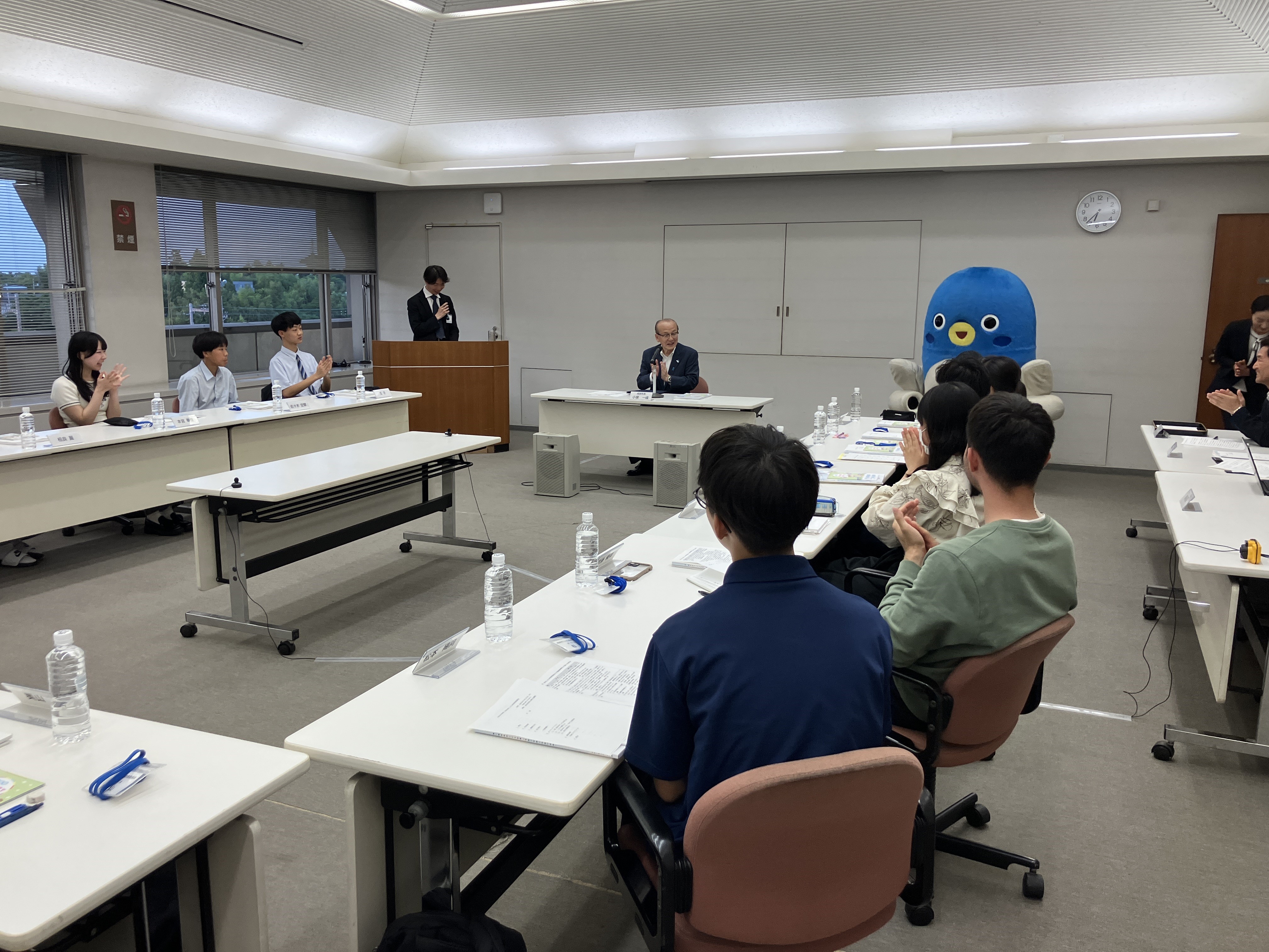 うなりくんの登場に盛り上がる様子