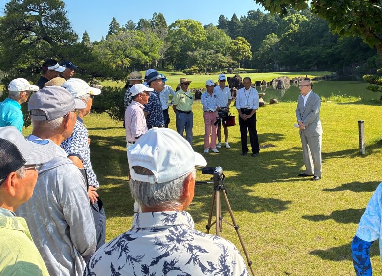 挨拶する市長の様子