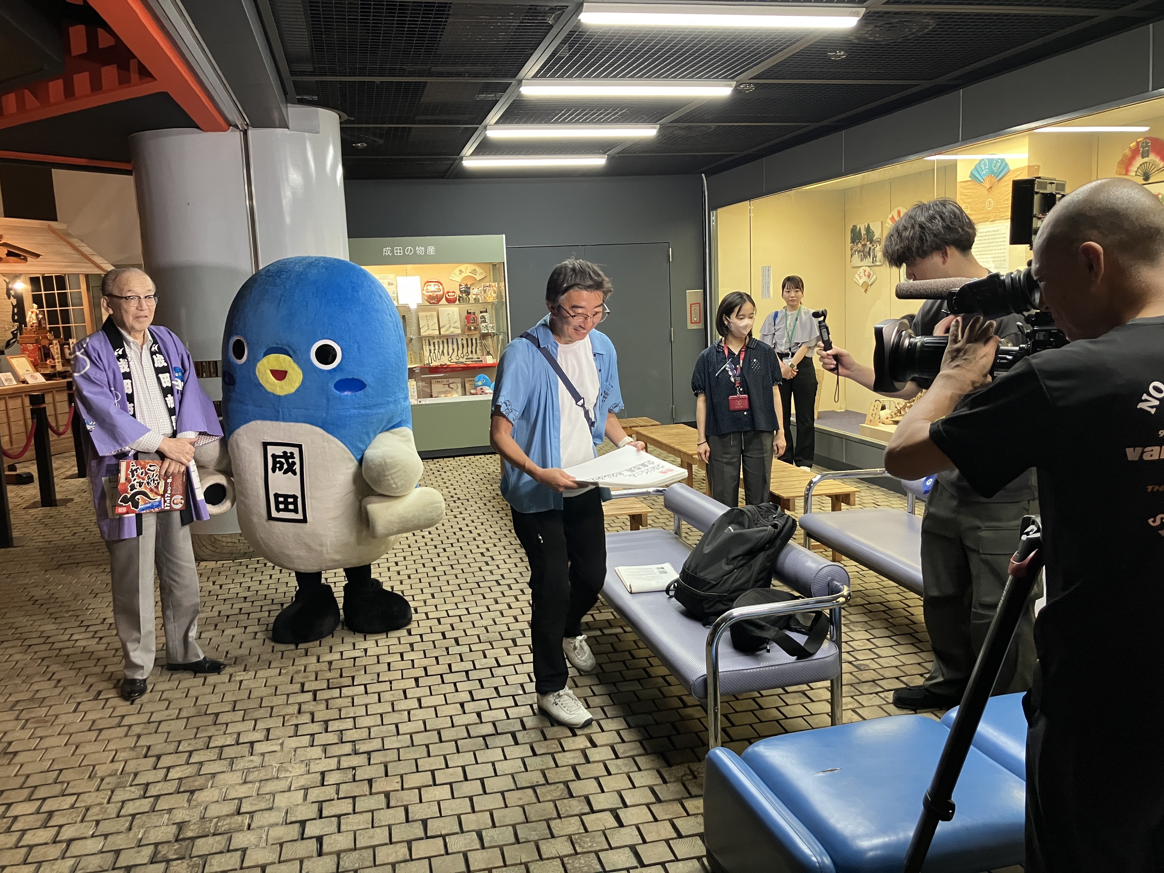 ロケに臨む市長