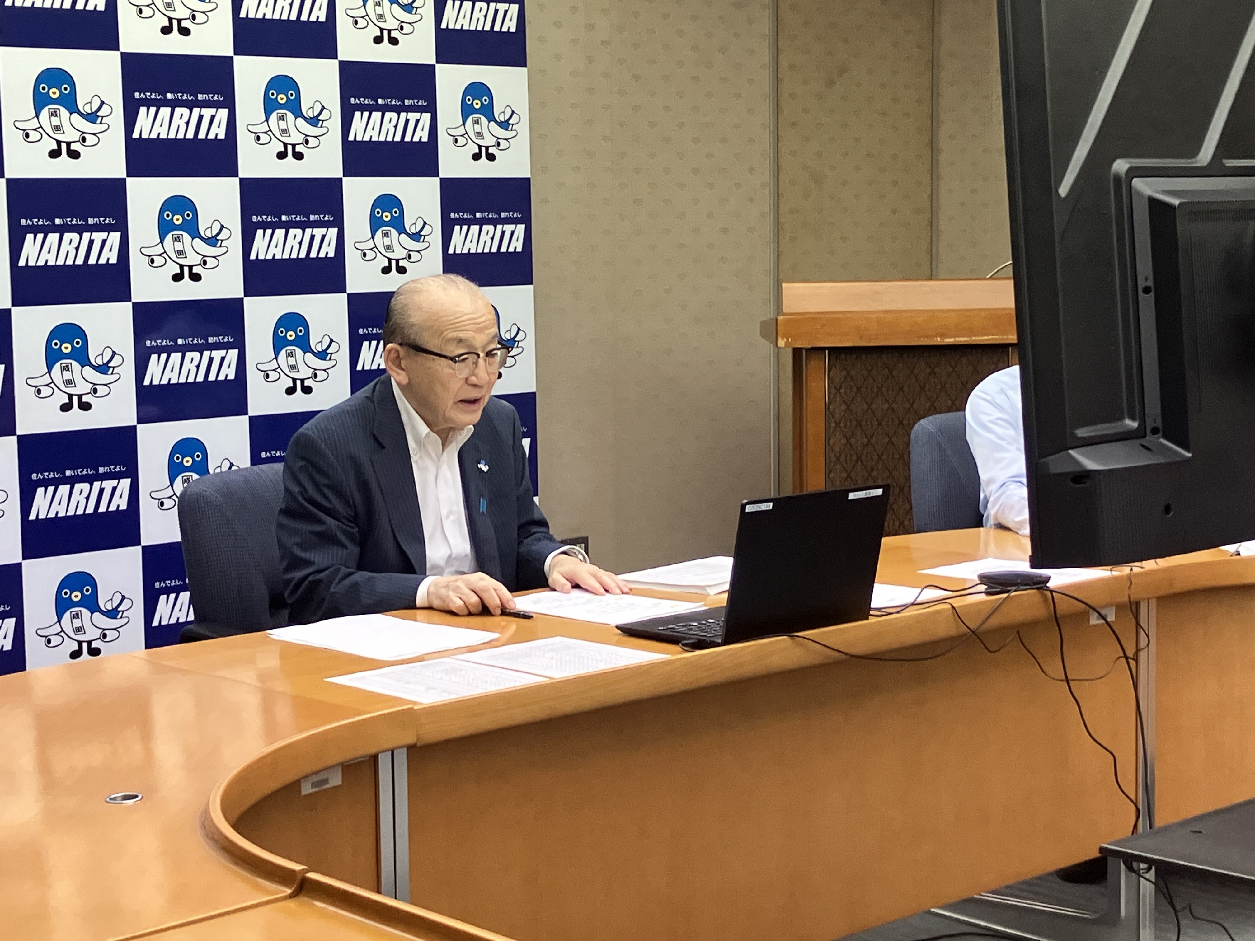 議長を務める市長