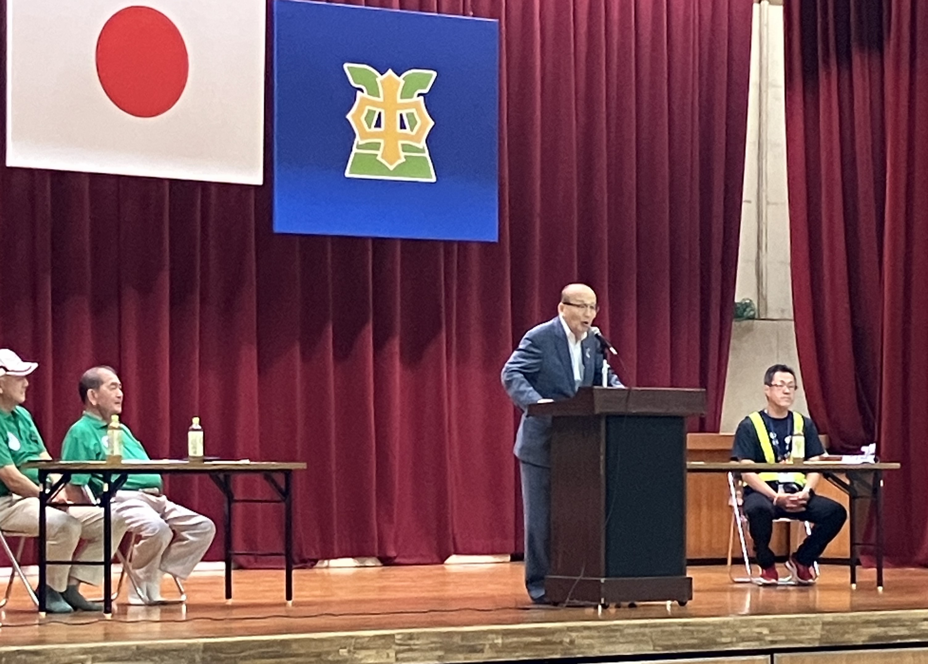 市長が挨拶する様子