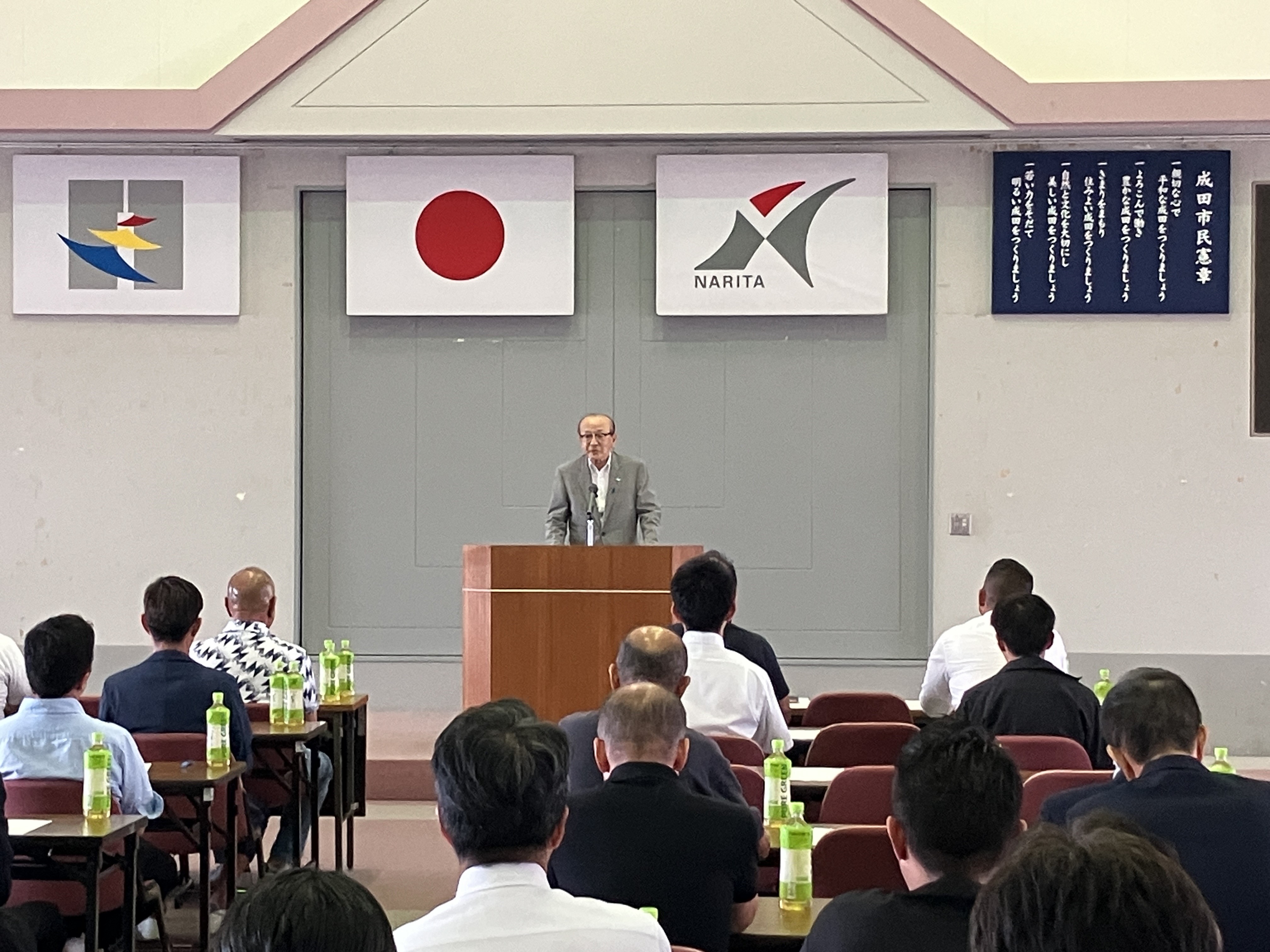 市長が挨拶する様子