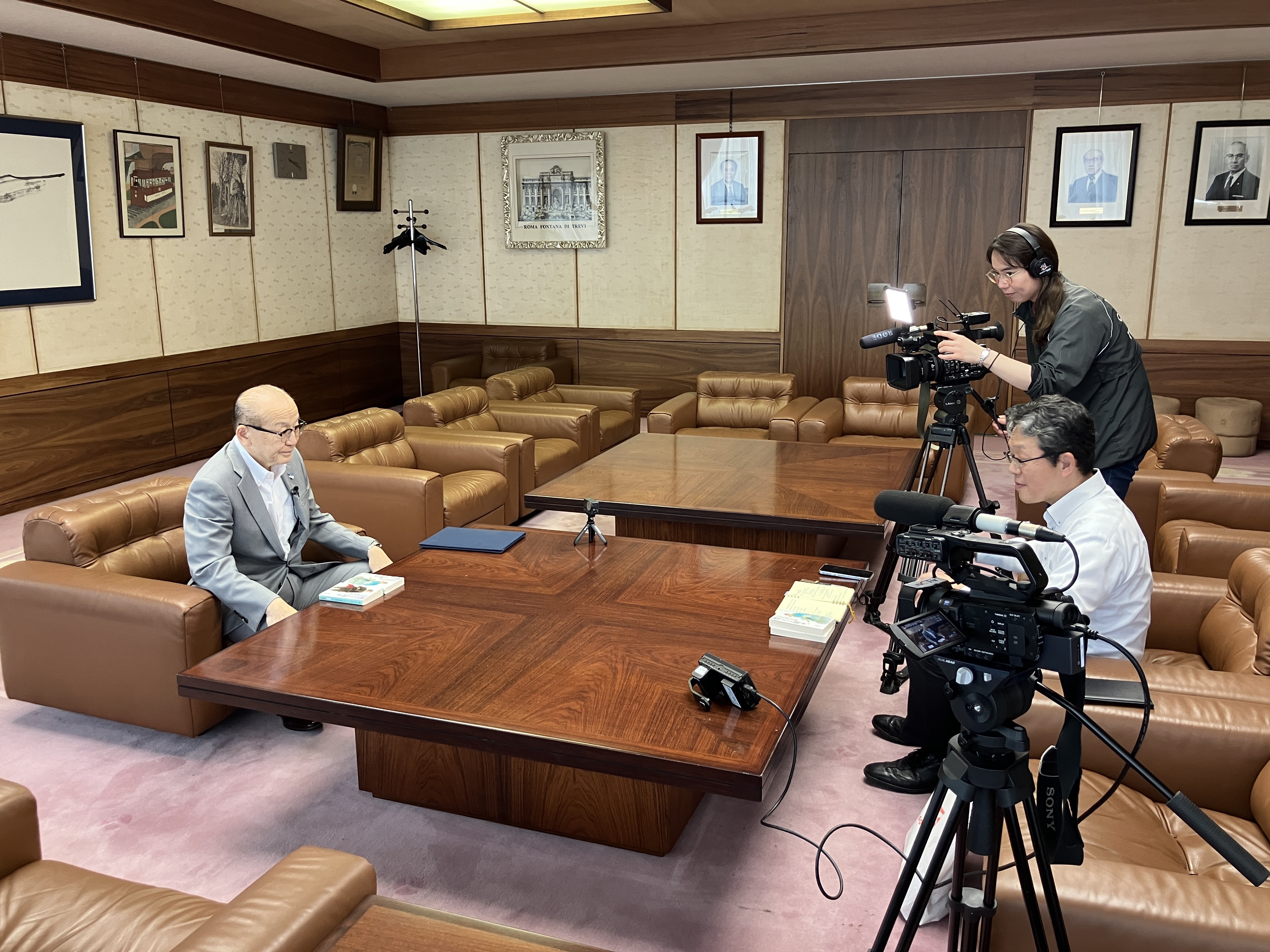 収録に臨む市長