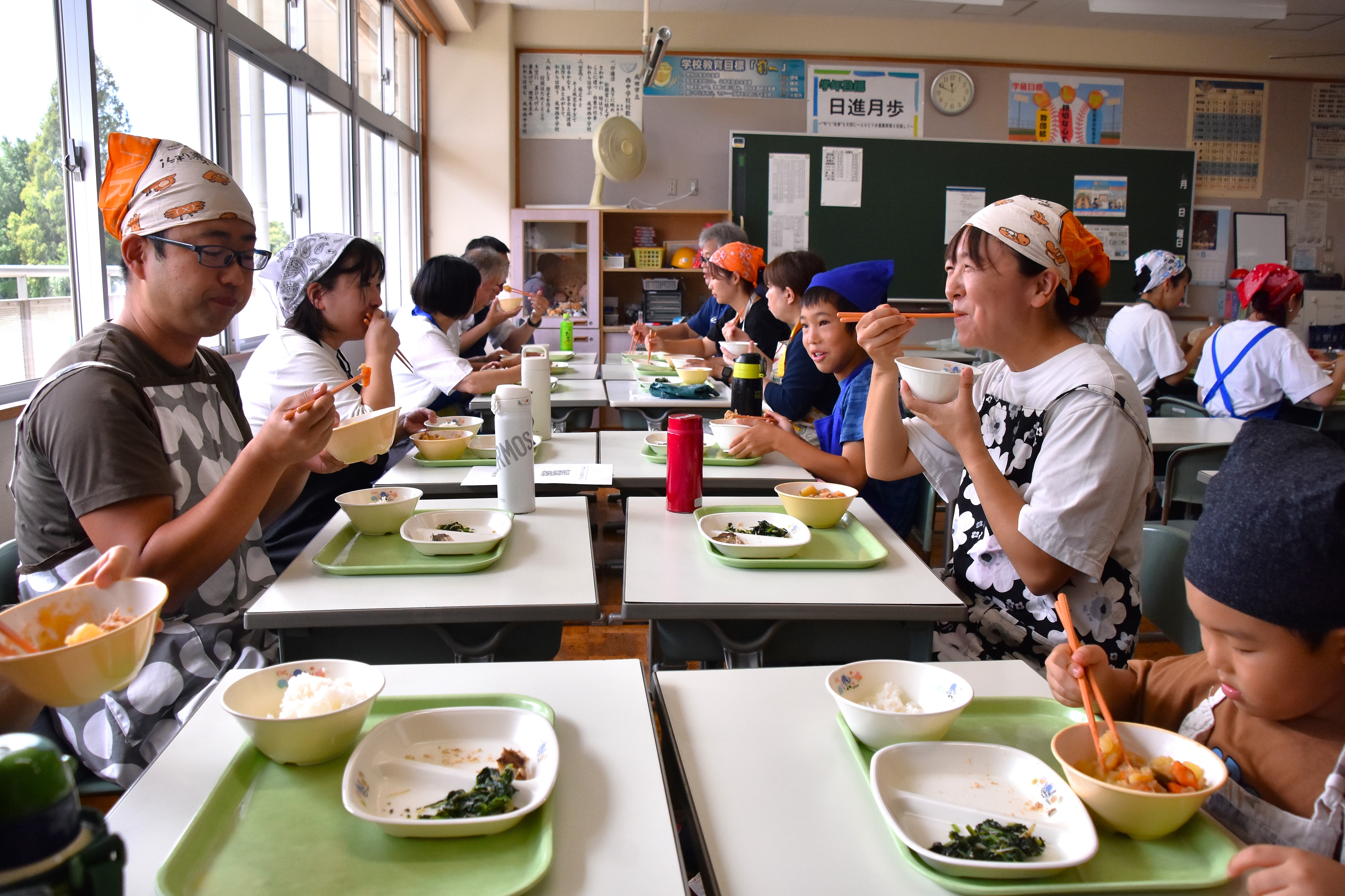 西中での学校給食活動体験の様子