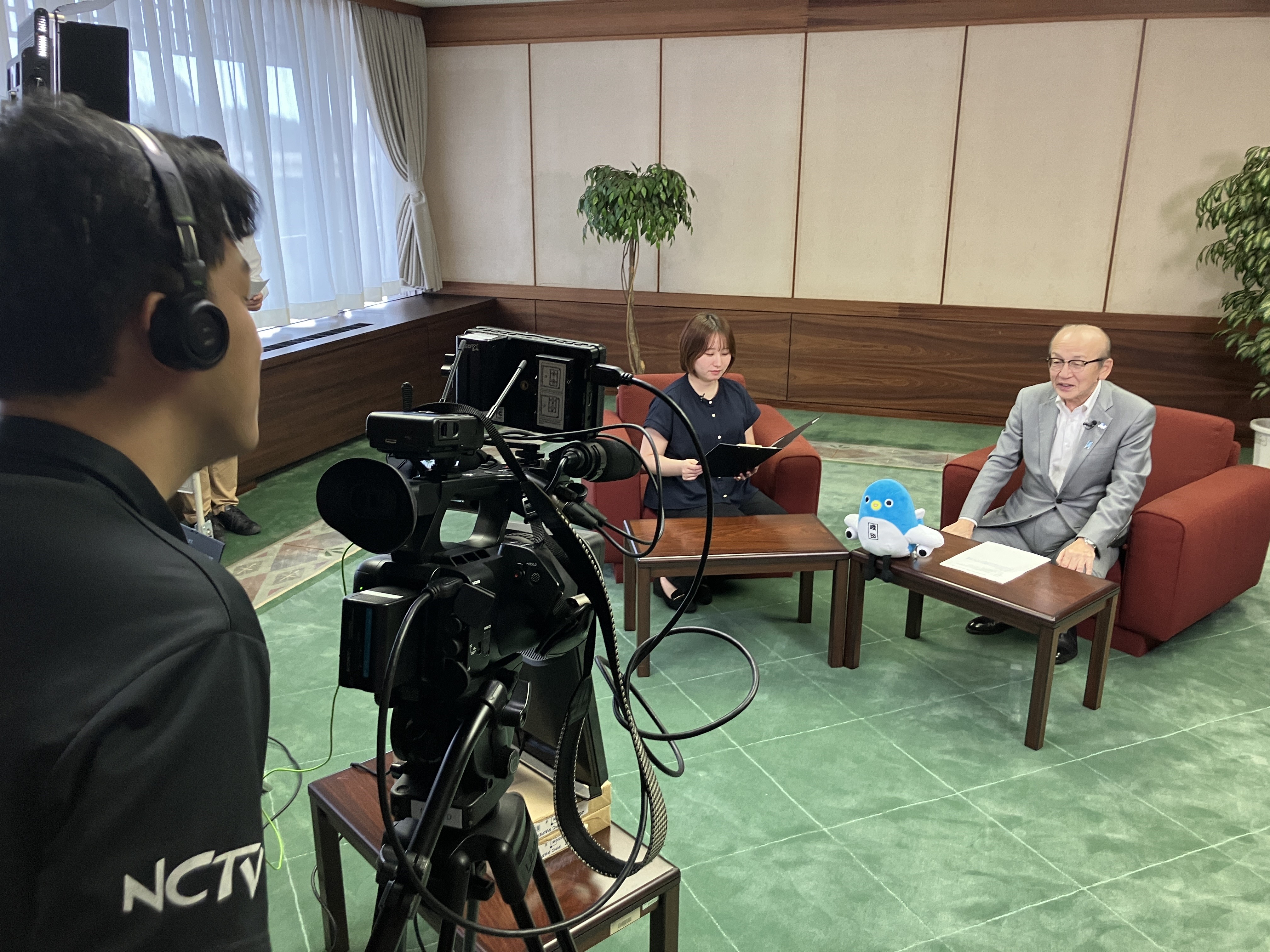 収録に臨む市長