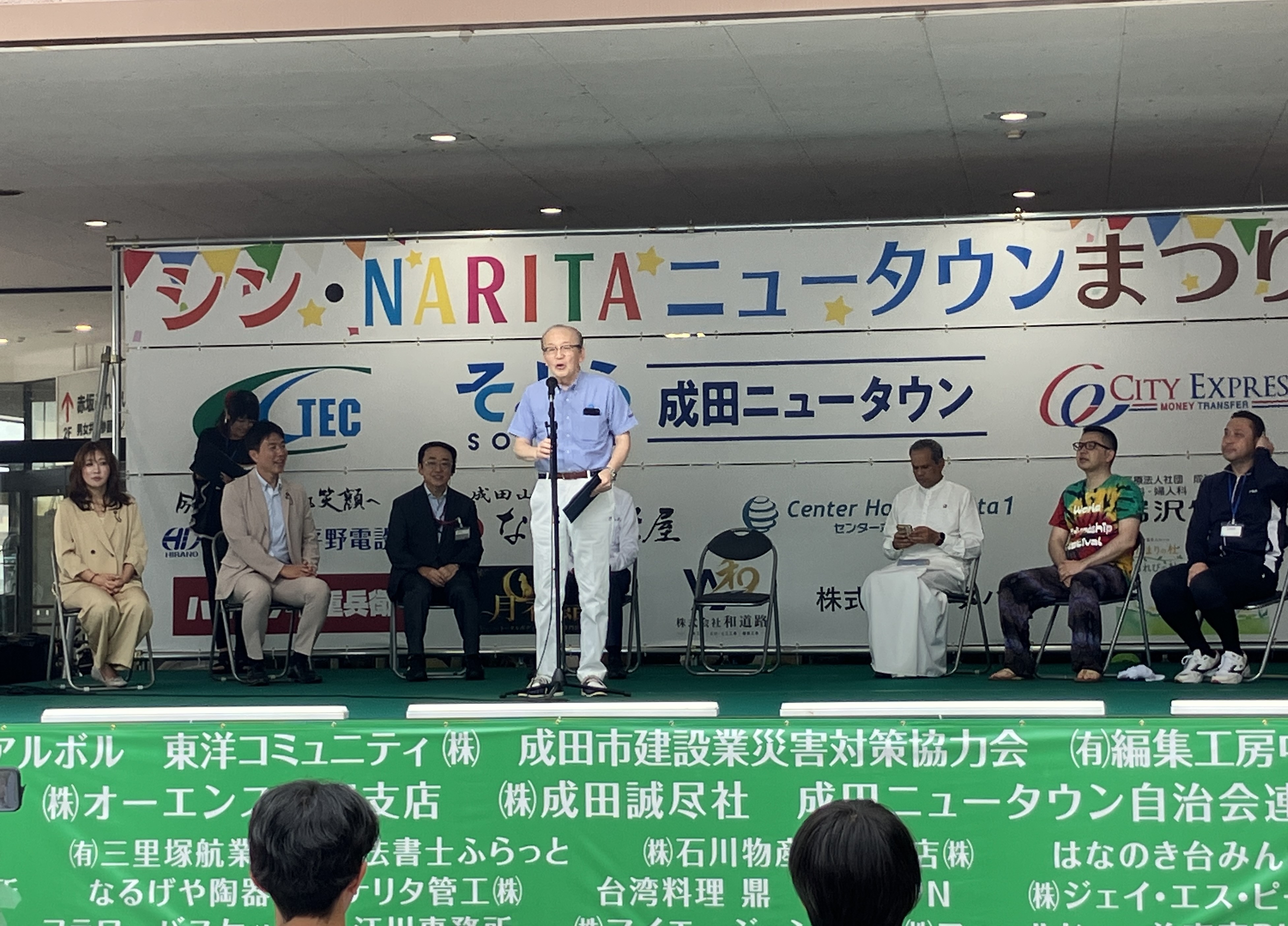 挨拶する市長の様子
