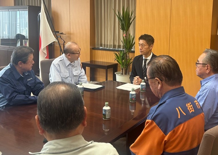 要望活動を行う市長の様子