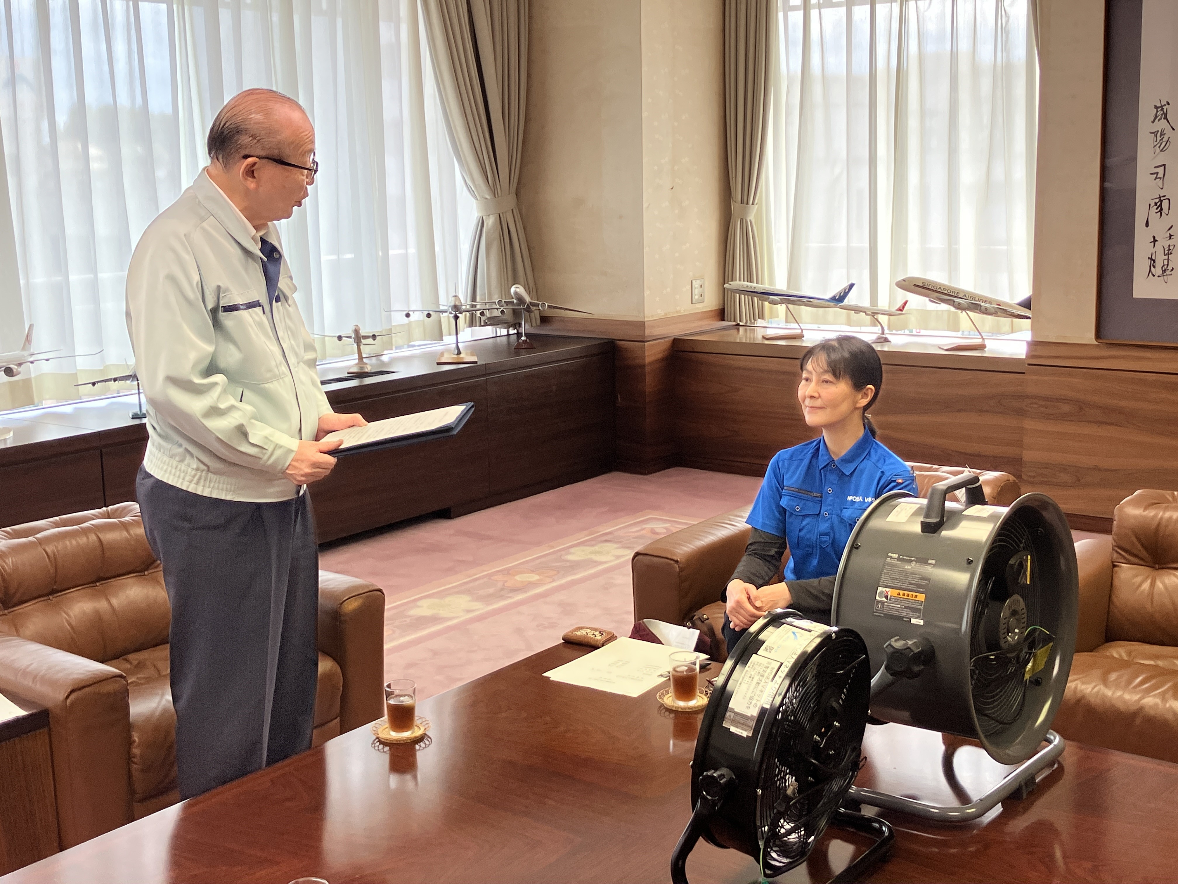 お礼を述べる市長の様子