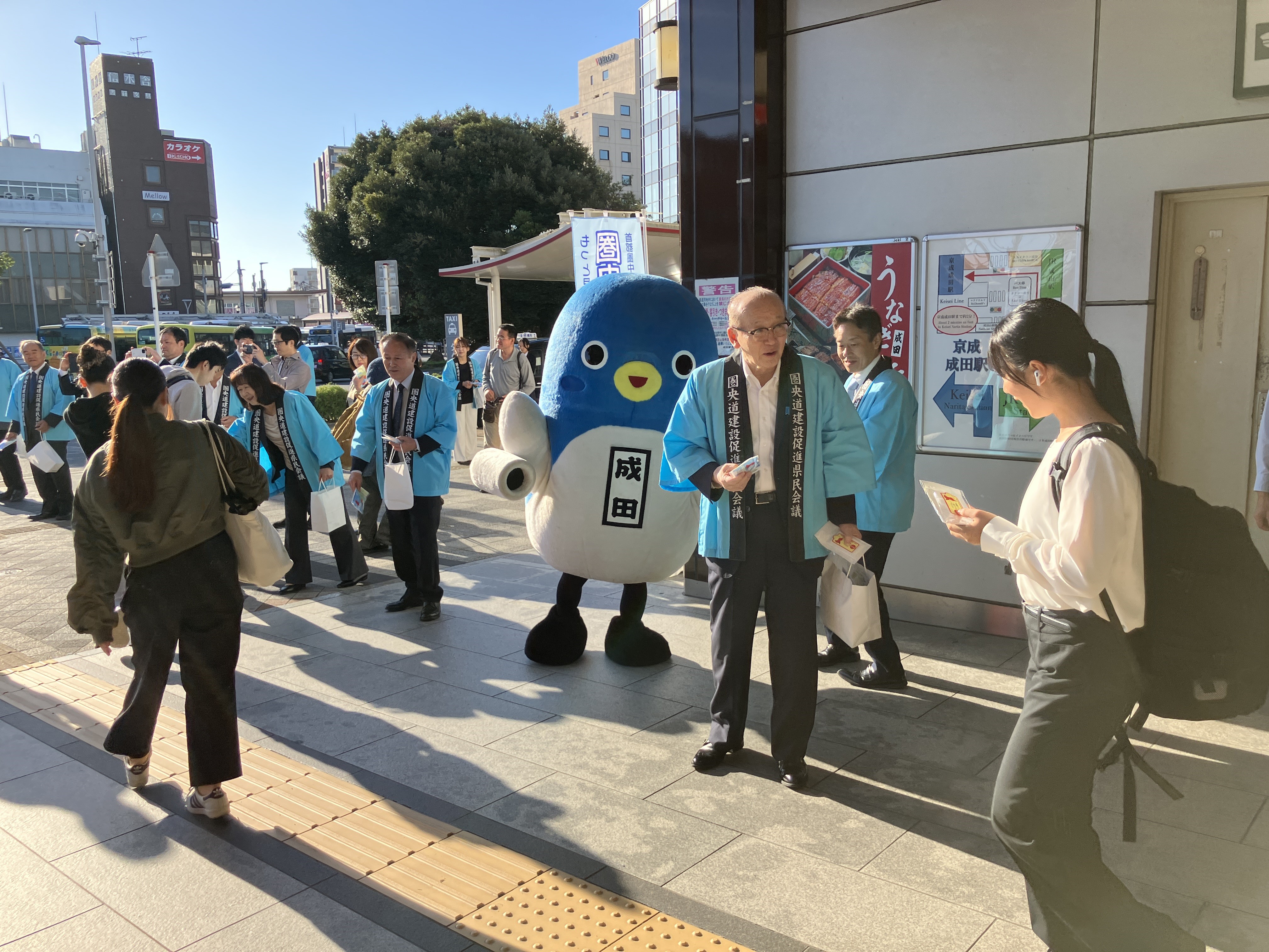 啓発活動を行う市長の様子