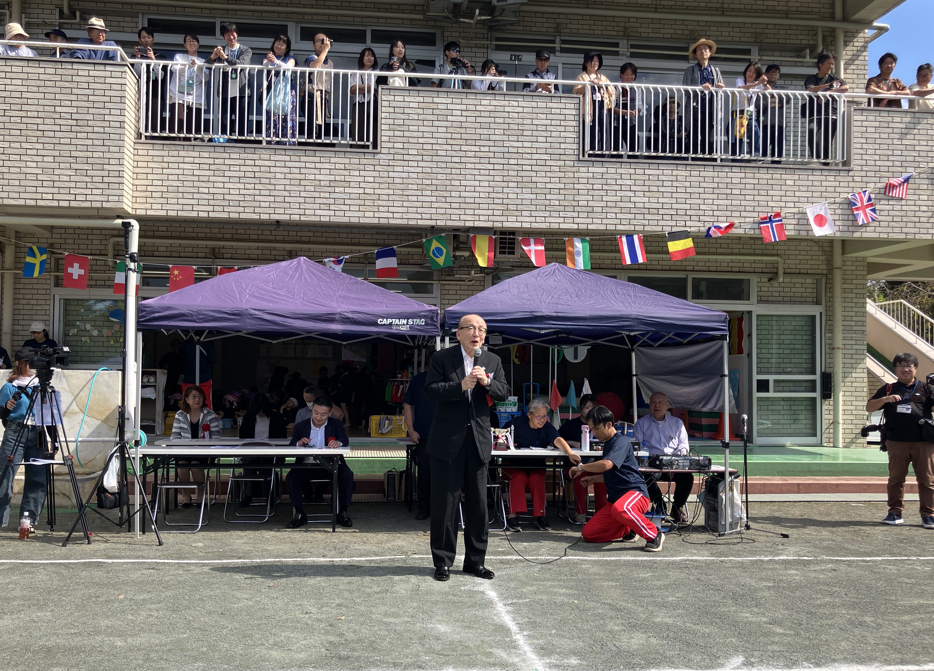 挨拶する市長の様子