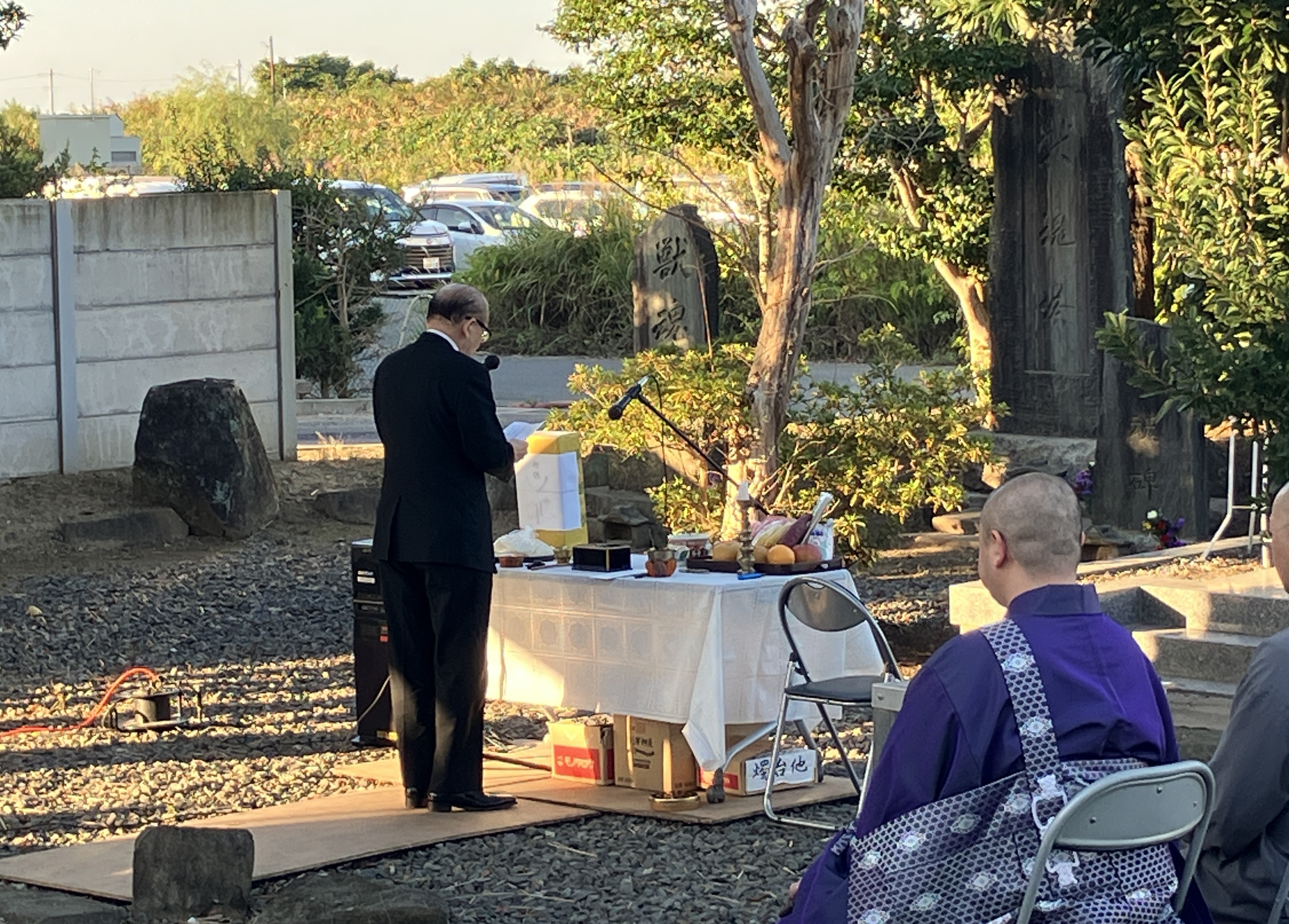 獣魂祭に出席する市長の様子